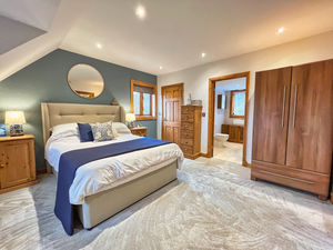 Photo 11- click for photo gallery